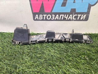 кронштейн крепления порога левый, ориг. номер FR3B-16C067-AEC, Ford Mustang 6 поколение S550 [рестайлинг] 2017-2026