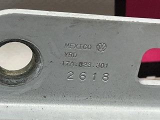 петля капота левая, ориг. номер 17A823301, Volkswagen Jetta 7 поколение 2018-2022