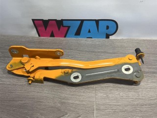 петля крышки багажника правая, ориг. номер FR3B6342700AD, Ford Mustang 6 поколение S550 [рестайлинг] 2017-2026