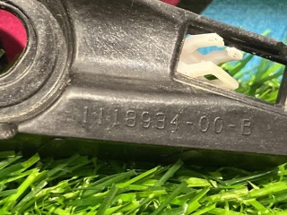 кронштейн (крепление) правый, ориг. номер 1118934-00-B, Tesla Model 3 1 поколение 2017-2021