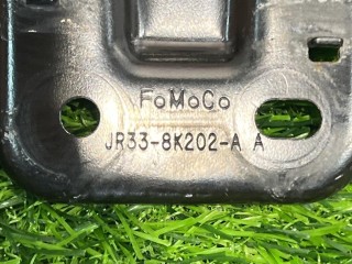 кронштейн (крепление) радиатора, ориг. номер JR338K202AA, Ford Mustang 6 поколение S550 [рестайлинг] 2017-2026