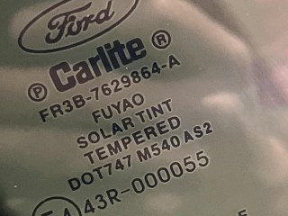 стекло кузовное заднее правое, ориг. номер FR3B-7629864-A, Ford Mustang 6 поколение S550 [рестайлинг] 2017-2026