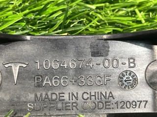 кронштейн насоса пневмоподвески, ориг. номер 1064674-00-B, Tesla Model S 1 поколение [рестайлинг] 2016-2021