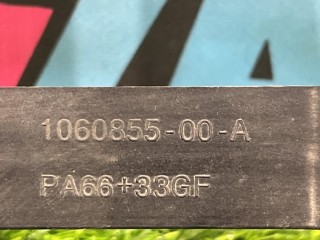 кронштейн насоса пневмоподвески, ориг. номер 1060855-00-A, Tesla Model S 1 поколение [рестайлинг] 2016-2021