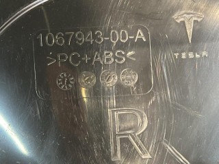 заглушка ограничителя двери задняя правая, ориг. номер 106794300A, Tesla Model S 1 поколение [рестайлинг] 2016-2021