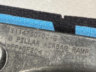 кронштейн (крепление) правый, ориг. номер 1114750-00-B, Tesla Model S 1 поколение [рестайлинг] 2016-2021
