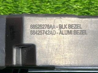 фара противотуманная правая, ориг. номер 68425742AD, 68525276AA, Jeep Wagoneer 3 поколение 2021-2026