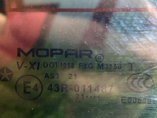 стекло крышки багажника, ориг. номер 68563655AA, Jeep Wagoneer 3 поколение 2021-2026