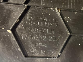 декоративная накладка центральной консоли, ориг. номер Y1105906, Tesla Model 3 2 поколение 2024-2026
