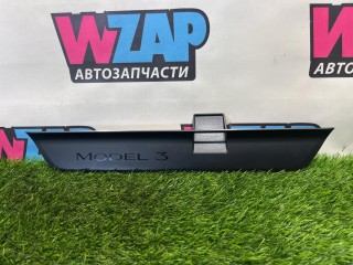 накладка внутренняя на порог передняя левая, ориг. номер 1917241-00, Tesla Model 3 2 поколение 2024-2026