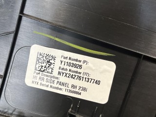 декоративная накладка центральной консоли, ориг. номер Y1103926, Tesla Model 3 2 поколение 2024-2026