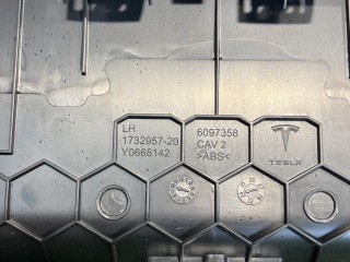 декоративная накладка центральной консоли, ориг. номер 173295720, Tesla Model 3 2 поколение 2024-2026