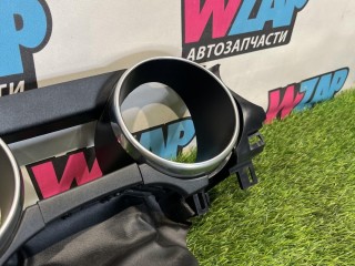 рамка панели приборов, ориг. номер FR3B-63044D70-B, Ford Mustang 6 поколение S550 [рестайлинг] 2017-2026