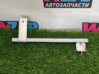 направляющая стекла передней левой, ориг. номер FR3B63263A20AA, Ford Mustang 6 поколение S550 [рестайлинг] 2017-2026