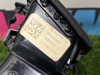 дефлектор обдува салона правый, ориг. номер 17B819704F, Volkswagen Jetta 7 поколение 2018-2022
