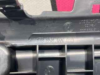 декоративная накладка торпедо, ориг. номер 17B858365, Volkswagen Jetta 7 поколение 2018-2022
