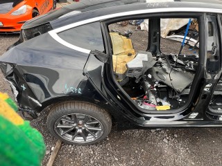четверть задняя правая Tesla Model 3 1 поколение 2017-2021