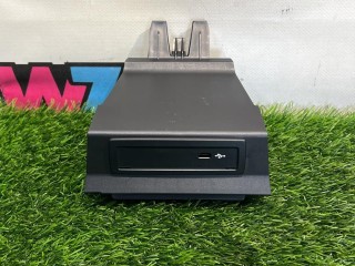 разъем AUX / USB Mercedes-Benz GLA H247 2020-2023
