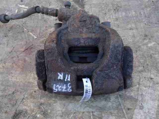 Суппорт передний правый Land Rover Freelander 2006-2010