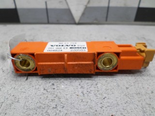 Датчик удара Volvo XC90 2002-2006, внедорожник 5 дв., левый руль, 8651754