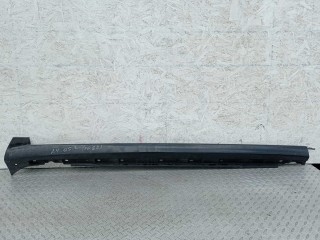 Порог пластиковый левый Audi A4 2000-2006, седан, 8E0853859A