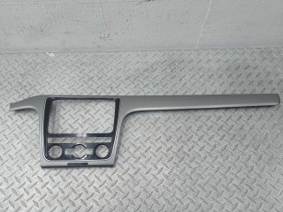 Накладка декоративная Volkswagen Passat 2011-2015, седан, левый руль, 561858336