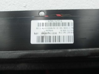 Люк Audi Q5 2008-2012, 8R0877041