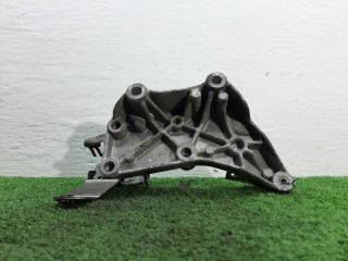 Кронштейн Mercedes C-klasse (W204) - 2007-2011, седан, A6510940039