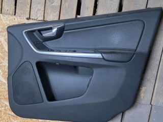 Обшивка двери передней правой (дверная карта) Volvo XC60 2008-2013