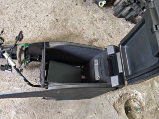Подлокотник, Volvo XC70 2007-2013