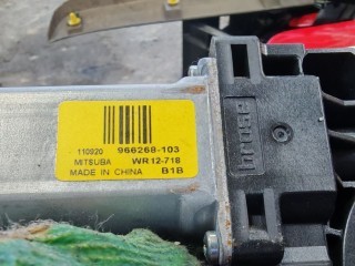 Моторчик стеклоподъемника передний левый, ориг. номер 966268-103, Volvo V60 2013-2019