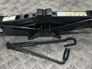 домкрат, ориг. номер 8W0011031D, Audi A4 B9 2015-2020