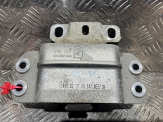 Подушка крепления двигателя Volkswagen Passat B7 2011-2015