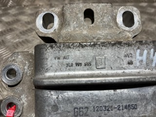 подушка крепления двигателя, ориг. номер 3C0199555Q, Volkswagen Passat B7 2011-2015