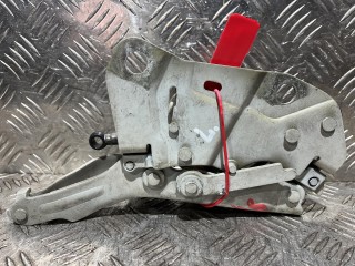 петля капота левая, ориг. номер 5TA823301D, 5TA823823D, Volkswagen Touran 2 поколение 2015-2021