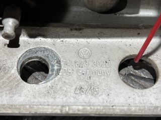 петля капота правая, ориг. номер 5TA823823D, 5TA823302D, Volkswagen Touran 2 поколение 2015-2021