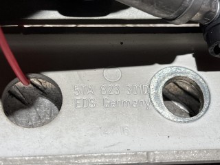 петля капота левая, ориг. номер 5TA823301D, 5TA823823E, Volkswagen Touran 2 поколение 2015-2021