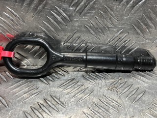 крюк буксировочный, ориг. номер 8K0805615A, Volkswagen Touran 2 поколение 2015-2021