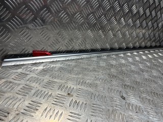 молдинг стекла двери задней правой, ориг. номер 7N0843470C, Volkswagen Sharan 2 поколение 2010-2015