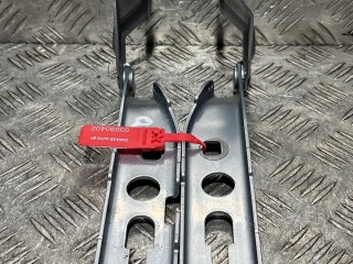 петля капота Audi Q3 8U [рестайлинг] 2014-2018, 8U0823302