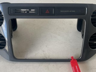 дефлектор обдува салона Volkswagen Tiguan 1 поколение [рестайлинг] 2011-2019, CCZA, 2.0 л, 5N0858069J