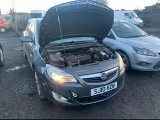 Opel Astra J 2010г. 1.6 л. - фото №1