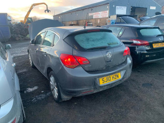 Opel Astra J 2010г. 1.6 л. - фото №2