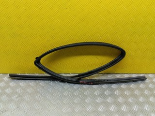Уплотнитель стекла двери (бархотка) Toyota Hilux Пикап 2011-2015, 681520K010