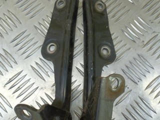 Петля капота Mitsubishi L200 Пикап 2005-2006, MR473529