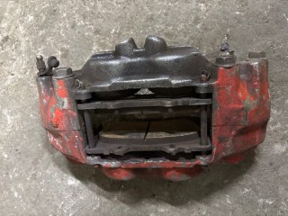 Суппорт передний левый, ориг. номер 477500K300, Toyota Hilux Пикап 2011-2015
