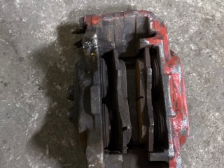 Суппорт передний левый, ориг. номер 477500K300, Toyota Hilux Пикап 2011-2015