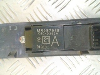 Кнопка стеклоподъемника переднего правого, ориг. номер MR587955, Mitsubishi Pajero Sport II Внедорожник 2008-2013