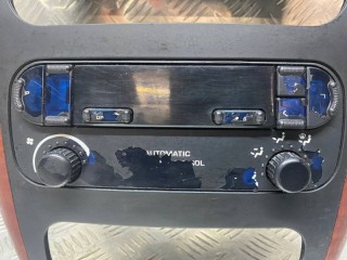 Рамка под магнитолу, ориг. номер P05005151AB, Chrysler Voyager IV Минивэн 2000-2004