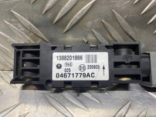 Датчик удара, ориг. номер 04671779AC, Chrysler Voyager IV Минивэн 2000-2004